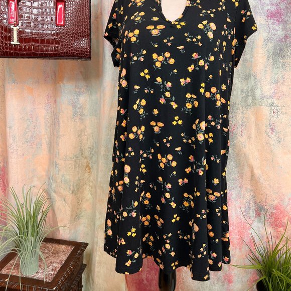 📌Lark + Grey Floral Short Sleeves Soft Flowing Fabric A-Line Dress with Pockets - Picture 3 of 16